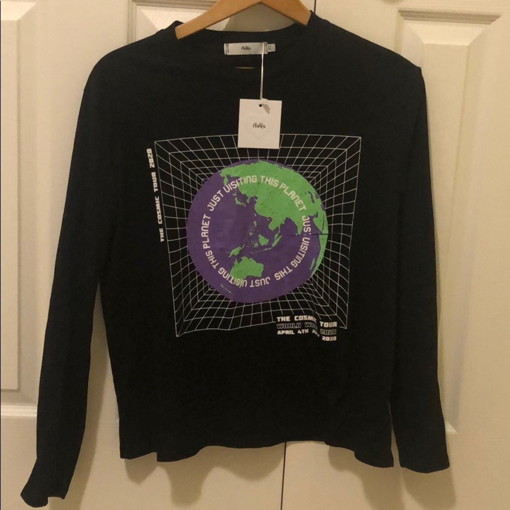 adika graphic tee